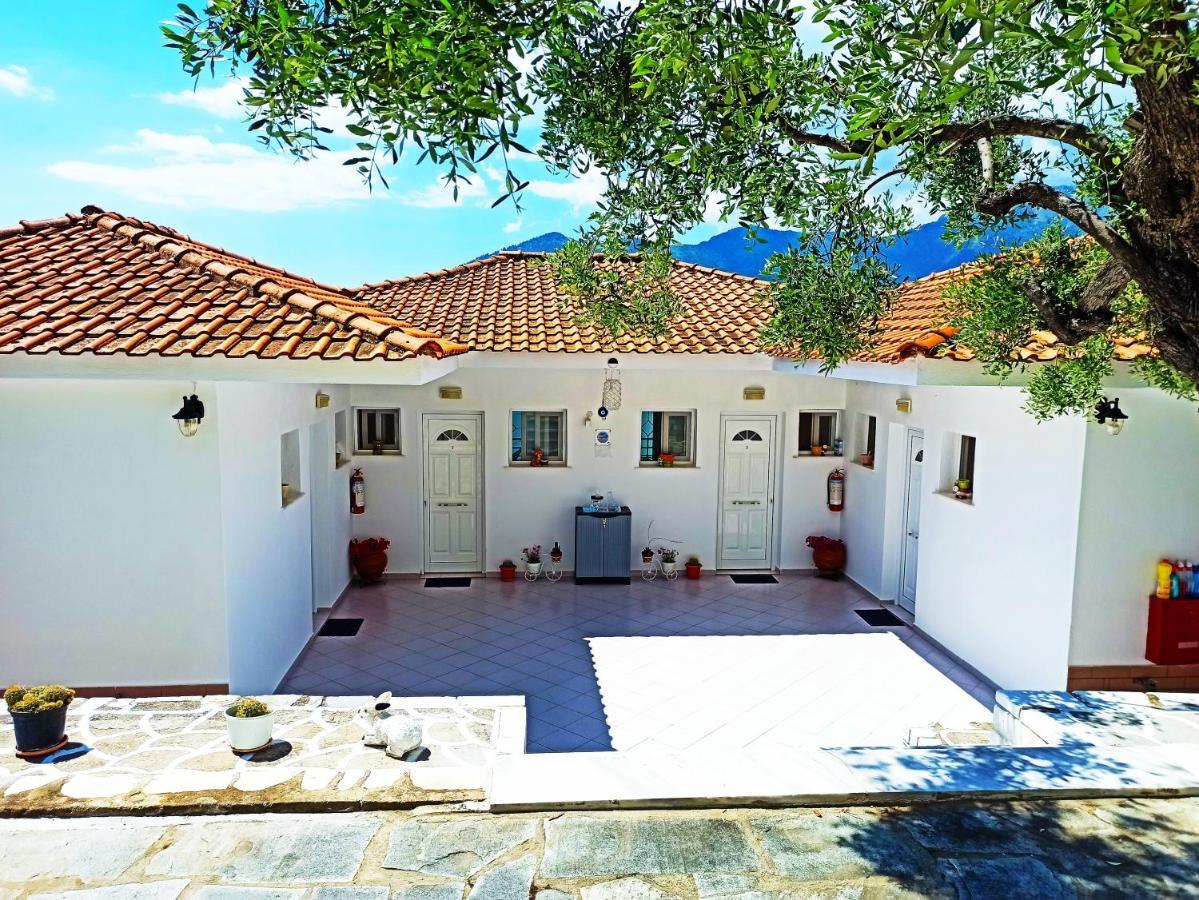 Studios Maria Криси Амудия Екстериор снимка